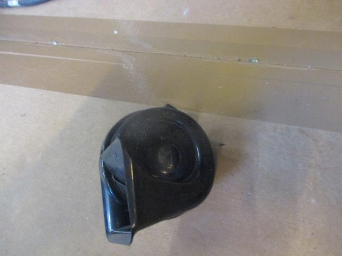 Horn from a Volkswagen Caddy Combi IV 2.0 TDI 102 2018