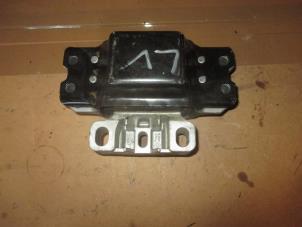 Used Gearbox mount Volkswagen Caddy Combi IV 2.0 TDI 102 Price € 24,20 Inclusive VAT offered by Garage Callant