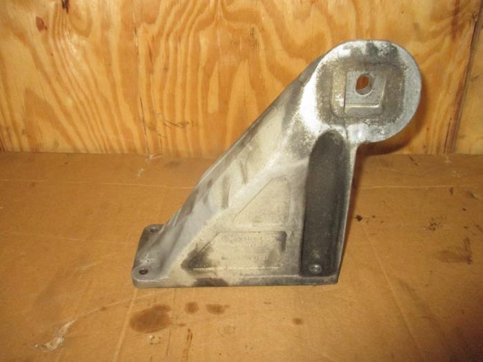 Gebrauchte Motorlager Landrover Range Rover III (LM) 2.9 TD6 24V Preis € 30,25 Mit Mehrwertsteuer angeboten von Garage Callant