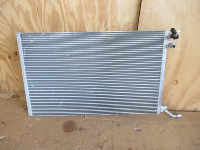 Usagé Radiateur Landrover Range Rover Velar (LY) 2.0 16V P250 AWD Prix € 121,00 Prix TTC proposé par Garage Callant