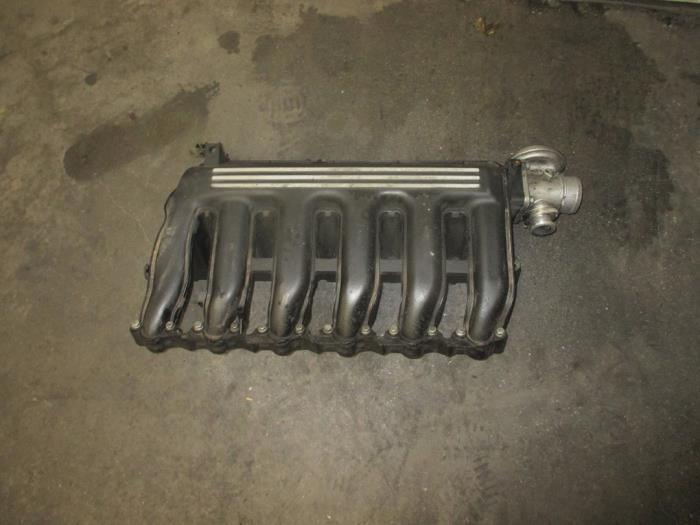 Intake manifold from a Land Rover Range Rover III (LM) 2.9 TD6 24V 2004