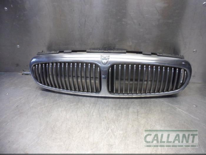 Używane Grill Jaguar X-type 2.2 D 16V Cena € 60,50 Z VAT oferowane przez Garage Callant