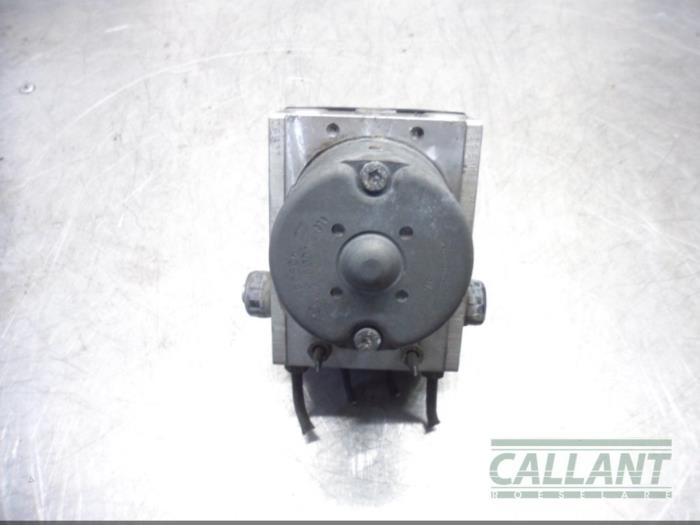 Bloc ABS d'un Jaguar X-type 2.2 D 16V 2006