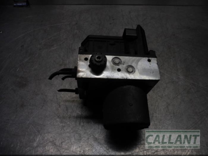 Begagnade ABS-pump Jaguar X-type 2.2 D 16V Pris € 90,75 Inklusive moms erbjuds av Garage Callant