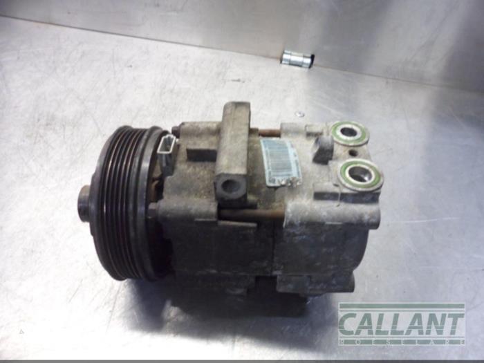 Air conditioning pump from a Jaguar X-type 2.2 D 16V 2006