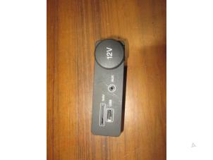 Usados Conexión AUX-USB Jaguar XF (X260) 2.0d 180 16V Precio € 30,25 IVA incluido ofrecido por Garage Callant