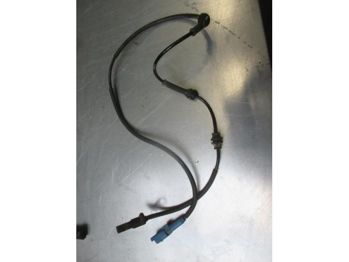 Begagnade ABS-sensor Peugeot 2008 (CU) 1.6 BlueHDi 115 16V Pris € 24,20 Inklusive moms erbjuds av Garage Callant