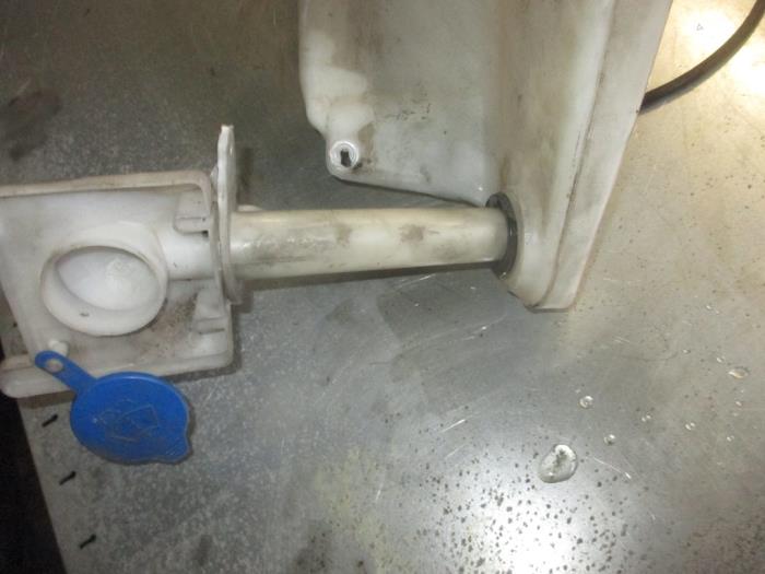 Genuine Jaguar Windscreen Washer Pump – X-Type, S-Type, XJ, XK C2S4065 C2C3035