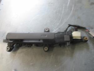 Used Rear door handle 4-door, left Landrover Range Rover Velar (LY) 3.0 D300 AWD Price € 60,50 Inclusive VAT offered by Garage Callant