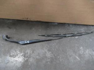 Used Front wiper arm Mitsubishi Space Star (A0) 1.2 12V Price € 12,10 Inclusive VAT offered by Garage Callant