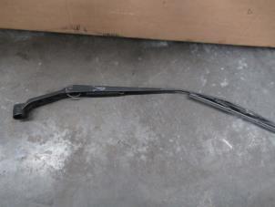 Used Front wiper arm Mitsubishi Space Star (A0) 1.2 12V Price € 12,10 Inclusive VAT offered by Garage Callant