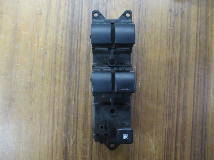 Usados Interruptor combinado de ventanillas Mitsubishi Space Star (A0) 1.2 12V Precio € 30,25 IVA incluido ofrecido por Garage Callant