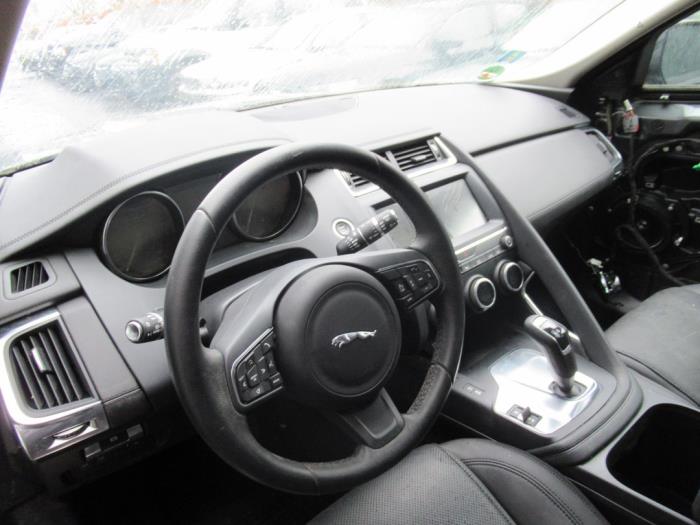 Usados Salpicadero Jaguar E-Pace 2.0 D 150 16V AWD Precio € 484,00 IVA incluido ofrecido por Garage Callant