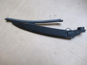 Used Rear wiper arm Renault Clio IV (5R) 1.5 dCi 90 FAP Price € 18,15 Inclusive VAT offered by Garage Callant