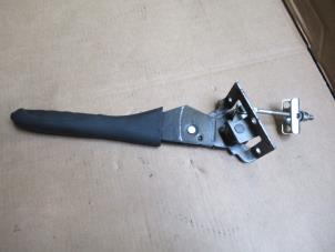 Used Parking brake lever Peugeot 206+ (2L/M) 1.4 HDi Eco 70 Price € 18,15 Inclusive VAT offered by Garage Callant