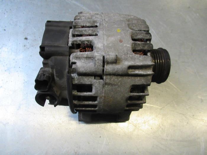 Gebrauchte Dynamo Peugeot 206+ (2L/M) 1.4 HDi Eco 70 Preis € 30,25 Mit Mehrwertsteuer angeboten von Garage Callant