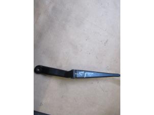 Used Front wiper arm Peugeot 206+ (2L/M) 1.4 HDi Eco 70 Price € 12,10 Inclusive VAT offered by Garage Callant