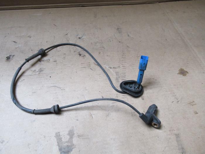 Gebrauchte ABS Sensor Peugeot 206+ (2L/M) 1.4 HDi Eco 70 Preis € 12,10 Mit Mehrwertsteuer angeboten von Garage Callant
