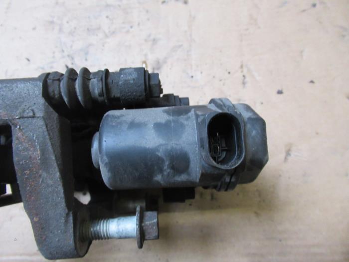 Rear brake calliper, right from a Land Rover Range Rover Evoque (LVJ/LVS) 2.2 TD4 16V 5-drs. 2014