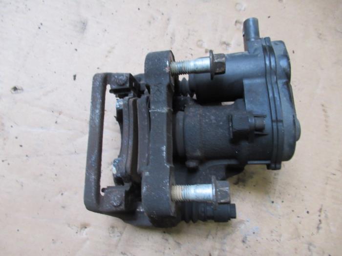 Rear brake calliper, right from a Land Rover Range Rover Evoque (LVJ/LVS) 2.2 TD4 16V 5-drs. 2014