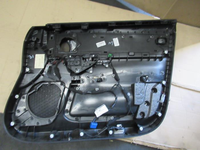 Tapicerka drzwi lewych przednich wersja 4-drzwiowa z Jaguar XJ (X351) 3.0 D V6 24V 2013