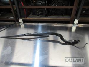 Used Front wiper arm Jaguar XJ (X351) 3.0 D V6 24V Price € 18,15 Inclusive VAT offered by Garage Callant