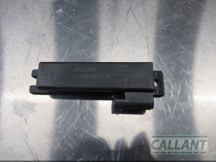 Używane Keyless Entry-Antena Jaguar F-Pace 2.0 D 180 16V AWD Cena € 12,10 Z VAT oferowane przez Garage Callant