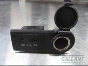 Usados Conexión AUX-USB Kia Venga 1.4 CRDi 16V Precio € 18,15 IVA incluido ofrecido por Garage Callant