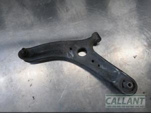 Used Front wishbone, left Kia Venga 1.4 CRDi 16V Price € 60,50 Inclusive VAT offered by Garage Callant