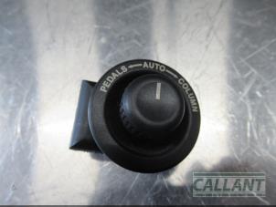 Used Steering wheel switch Jaguar XJ (X350) 2.7d V6 24V Price € 12,10 Inclusive VAT offered by Garage Callant