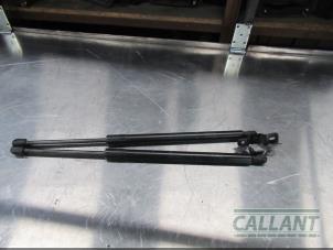 Used Set of tailgate gas struts Jeep Compass (MP) 1.6 D 16V Multijet II Price € 30,25 Inclusive VAT offered by Garage Callant