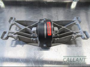 Usagé Support boîte de vitesse Jaguar XJ (X351) 3.0 D V6 24V Prix € 121,00 Prix TTC proposé par Garage Callant