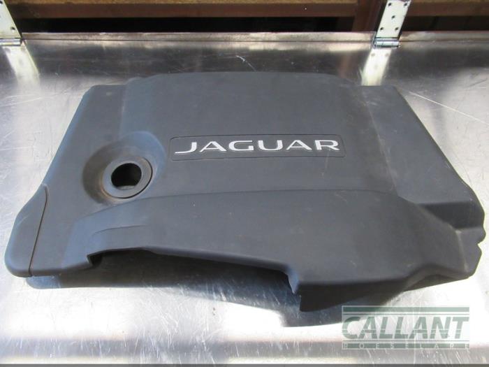 Engine cover from a Jaguar XJ (X351) 3.0 D V6 24V 2017