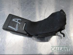 Used Rear seatbelt buckle, left BMW 1 serie (F20) 120d TwinPower Turbo 2.0 16V Price € 12,10 Inclusive VAT offered by Garage Callant