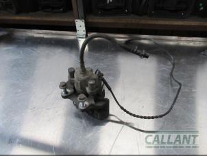 Used Rear brake calliper, right BMW 1 serie (F20) 120d TwinPower Turbo 2.0 16V Price € 30,25 Inclusive VAT offered by Garage Callant