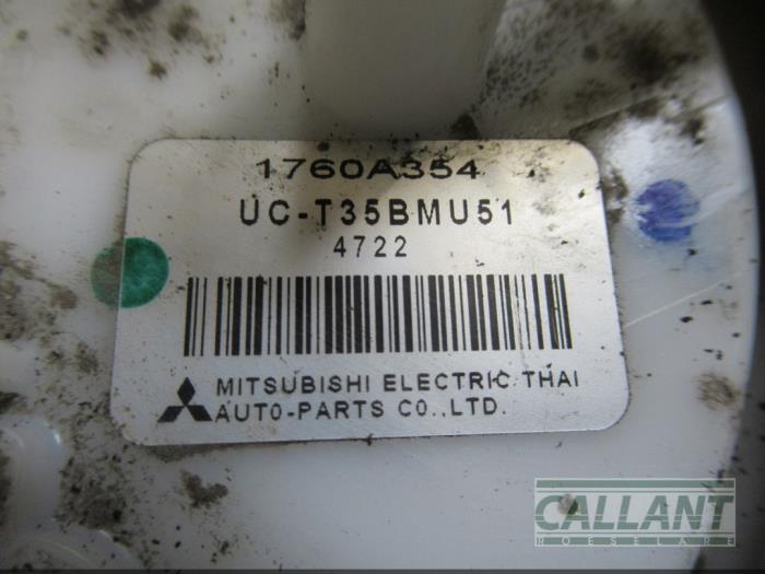 Electric fuel pump from a Mitsubishi Space Star (A0) 1.2 12V 2015