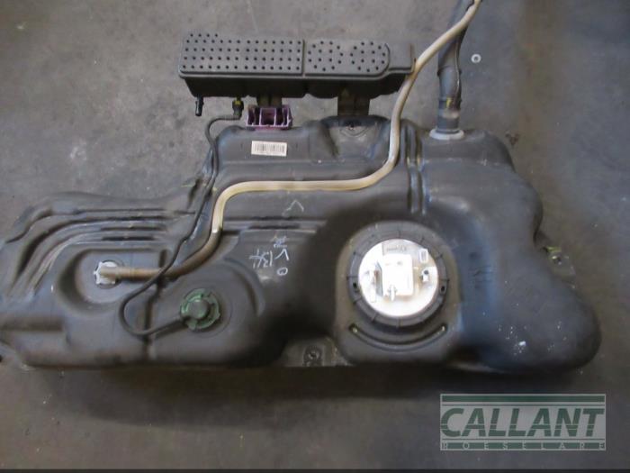 Tank from a Opel Corsa F (UB/UH/UP) 1.2 12V 75 2021