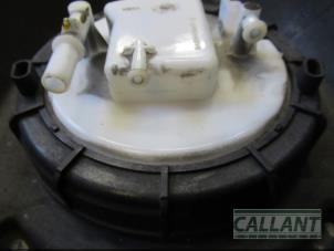 Usados Bomba eléctrica de combustible Opel Corsa F (UB/UH/UP) 1.2 12V 75 Precio € 90,75 IVA incluido ofrecido por Garage Callant
