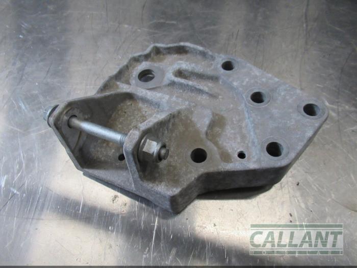 Used Engine mount Landrover Range Rover Evoque (LVJ/LVS) Price € 30,25 Inclusive VAT offered by Garage Callant