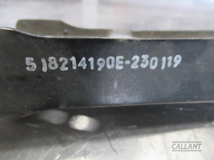 Rear wishbone, left from a Fiat Doblo Cargo (263) 1.4 16V 2019