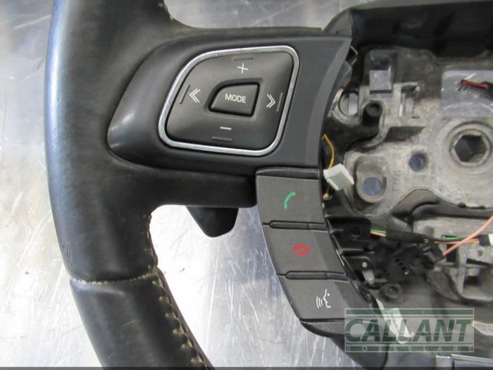 Steering wheel from a Land Rover Range Rover Evoque (LVJ/LVS)  2015