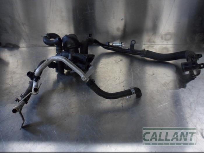 Thermostat housing Jaguar XE 2.0 D EPerformance 16V JDE40345 204DTD