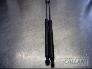Usagé Kit amortisseur gaz hayon Opel Corsa F (UB/UH/UP) 1.2 12V 75 Prix € 30,25 Prix TTC proposé par Garage Callant