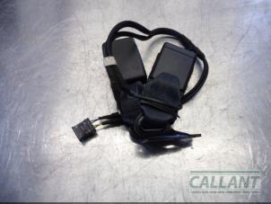 Used Rear seatbelt buckle, centre Opel Corsa F (UB/UH/UP) 1.2 12V 75 Price € 24,20 Inclusive VAT offered by Garage Callant