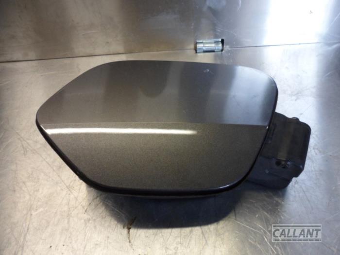 Tank cap cover from a Opel Corsa F (UB/UH/UP) 1.2 12V 75 2021