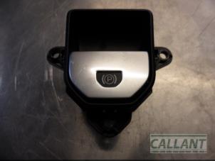 Usados Interruptor de freno de mano Landrover Range Rover Evoque (LVJ/LVS) 2.0 D 180 16V Precio € 18,15 IVA incluido ofrecido por Garage Callant