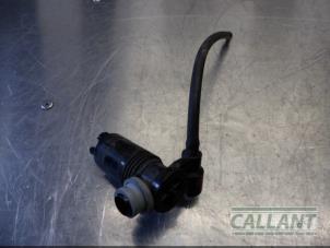 Usados Bomba de limpiaparabrisas detrás Landrover Range Rover Evoque (LVJ/LVS) 2.0 D 180 16V Precio € 18,15 IVA incluido ofrecido por Garage Callant