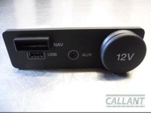 Usados Conexión AUX-USB Landrover Range Rover Evoque (LVJ/LVS) 2.0 D 180 16V Precio € 30,25 IVA incluido ofrecido por Garage Callant
