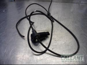 Used Windscreen washer pump Landrover Range Rover Evoque (LVJ/LVS) Price € 18,15 Inclusive VAT offered by Garage Callant