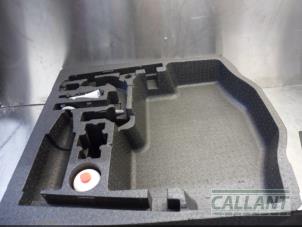 Usados Caja de rueda de repuesto Landrover Velar Precio € 30,25 IVA incluido ofrecido por Garage Callant